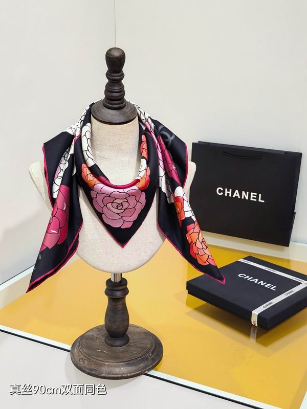 Chanel silk scarf hm41